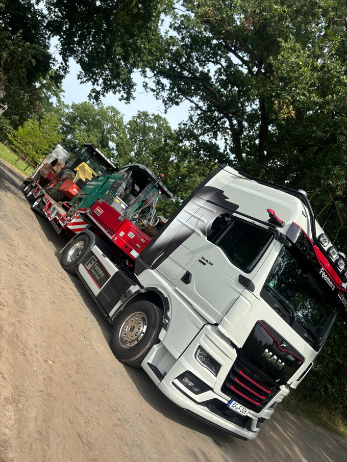 Tiefladertransporte für Erdbaumaschinen